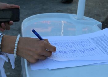 Üniversite öğrencilerinden imza kampanyasına destek