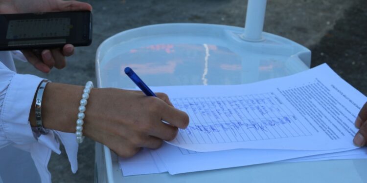 Üniversite öğrencilerinden imza kampanyasına destek