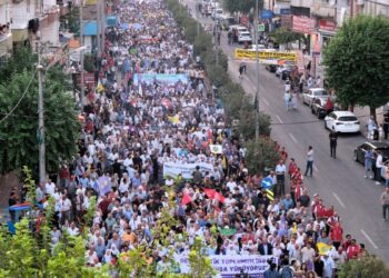 Amed’de binler ‘Bê serok jiyan nabe’ sloganlarıyla yürüyor  CANLI