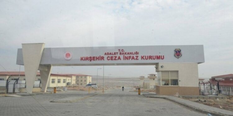 Kırşehir’de saat başı koğuşlara baskın