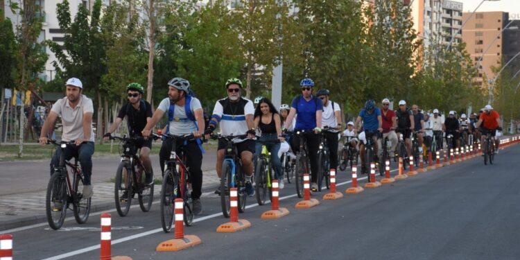 Amed’de sağlıklı yaşam için bisiklet turu