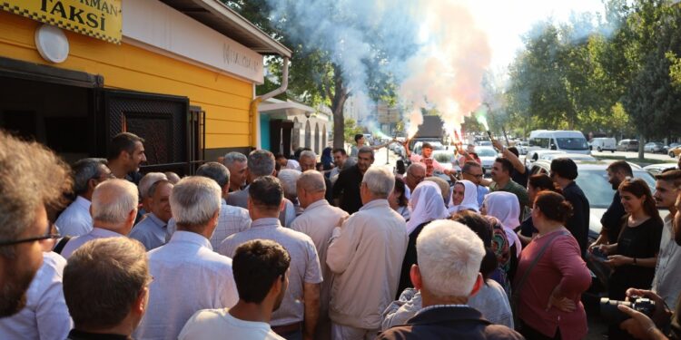 Elyakut: İçerde de dışarda da olsak süreç için çalışacağız