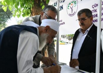 ‘Kürtler varlık mücadelesinden haklarını kazanma aşamasına geçti’