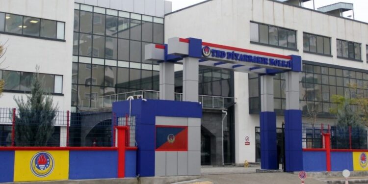 Amed’de TED Koleji’nden ‘Tek dil Türkçe’ fermanı