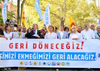 KESK bakanlık önünde seslendi: KHK’lileri işlerine iade edin