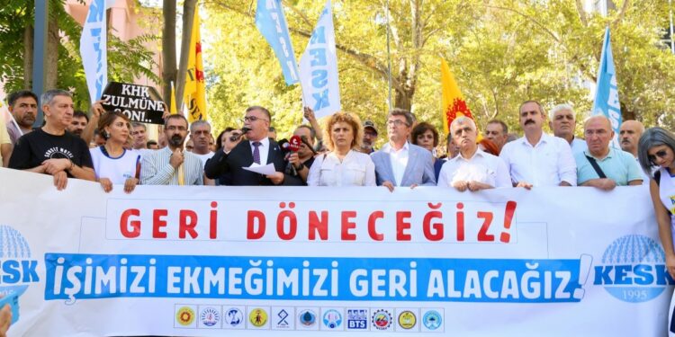KESK bakanlık önünde seslendi: KHK’lileri işlerine iade edin