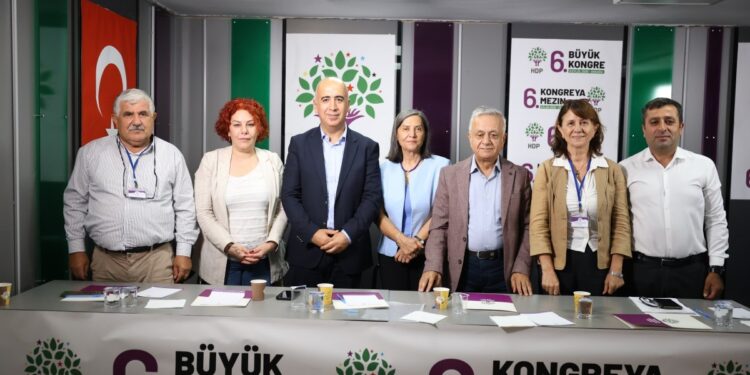 Kırkazak ve Sultan Özcan yeniden HDP Eş Genel Başkanları seçildi