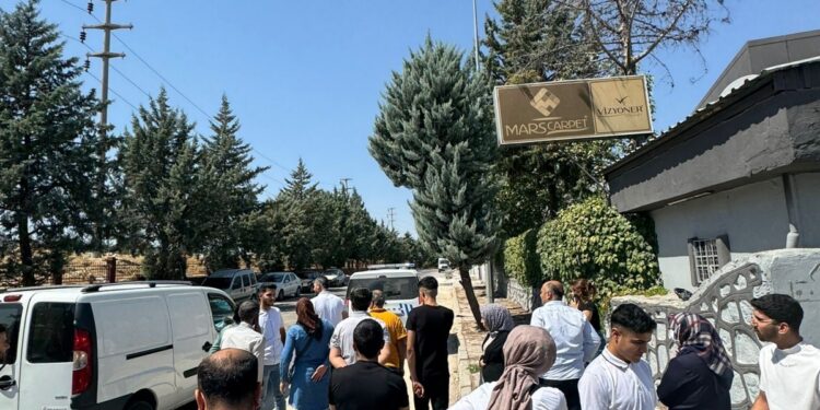 2 aydır maaşları ödenmeyen işçiler eylem başlattı