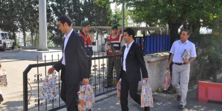 Avukatlar İmralı’dan döndü