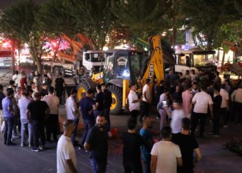 Êlih’in en işlek caddesinde ağaç kıyımı
