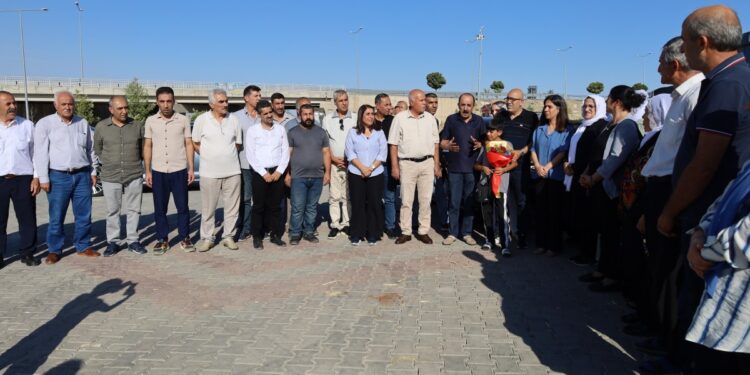 Çelik’e 32 yılın ardından kitlesel karşılama