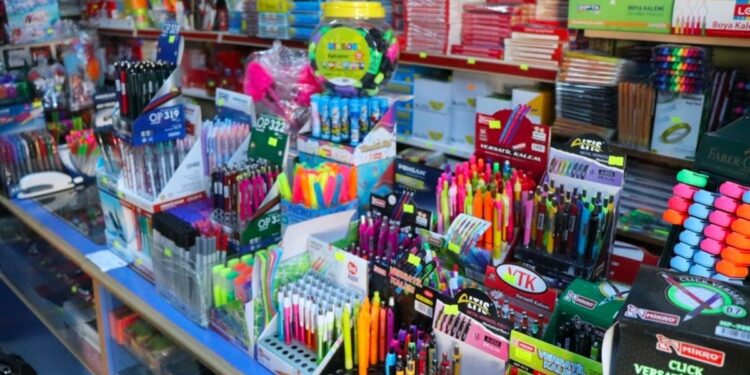 Kriz nedeniyle kalitesiz kırtasiye ürünlerine rağbet