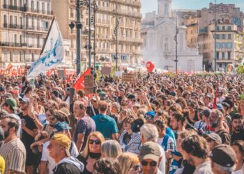 Fransa’da 100 binler alanlarda