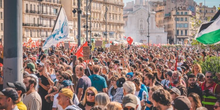 Fransa’da 100 binler alanlarda