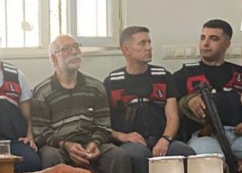 Tutsak Karak oğlunun taziyesinde kelepçeyle bekletildi