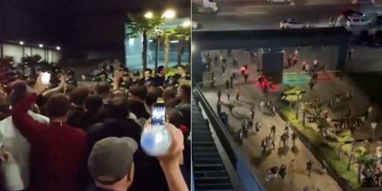 Yurttaşlar polisin ablukasını protesto etti