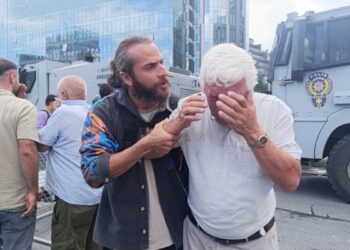 CHP önündeki partililere gazlı saldırı: En az 10 gözaltı