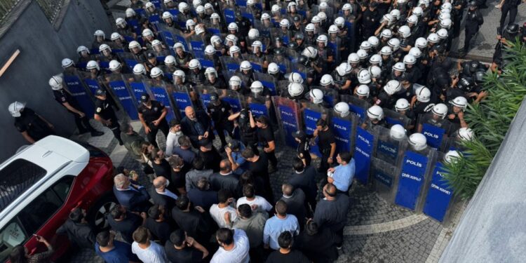 DEM Parti heyetinden CHP’ye dayanışma ziyareti