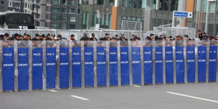 Emniyete 30 kişilik liste veren Tekin Sarıyer’de