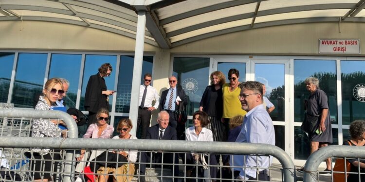 İstanbul Barosu davası bugün: Yöneticiler 1 saat kapıda bekletildi