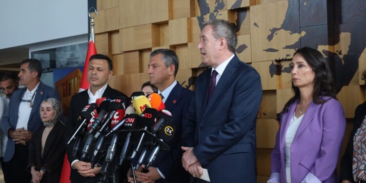 DEM Parti ile CHP görüşmesi sonrası açıklama:  Antidemokratik uygulamalar ortadan kalkmalı