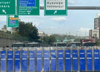 DEM Parti ziyareti öncesi CHP etrafındaki abluka kaldırıldı
