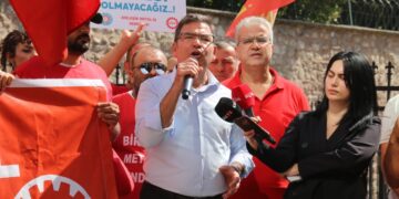 Eylemdeki Omsa Metal işçileri İsveç Konsolosluğu önüne yürüdü