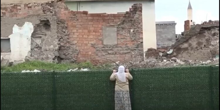 Sanatçı Jülide Kural’dan ‘Barışa Sözüm Var’ videosu