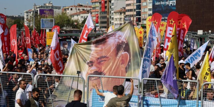 Kadıköy’de binlerin katılımıyla barış mitingi: Barışta ısrarcıyız