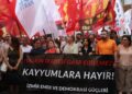 İzmir’de kayyım protestosu