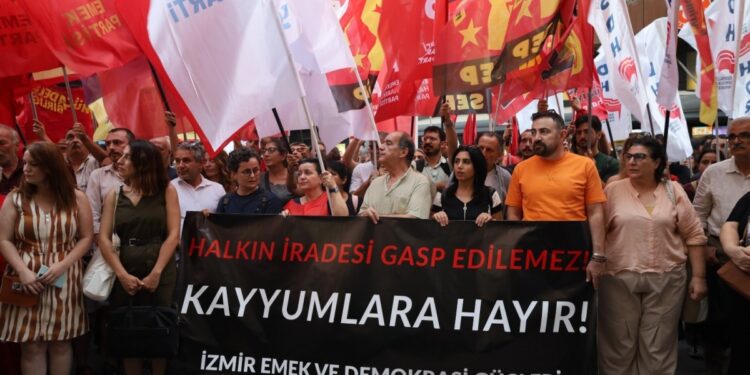 İzmir’de kayyım protestosu