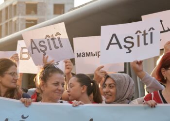 İzmir’de barış yürüyüşü: Mücadeleden vazgeçmeyeceğiz
