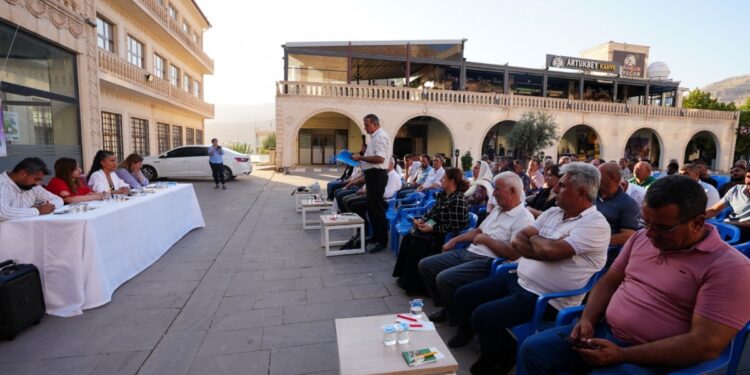 Yerlerine kayyım atanan meclis üyelerinden ikinci toplantı