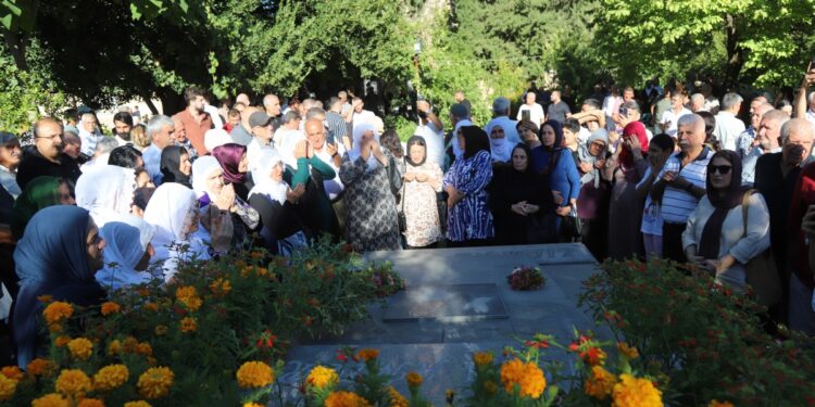 Apê Musa mezarı başında anıldı: Serptiği tohum dünyaya yayıldı