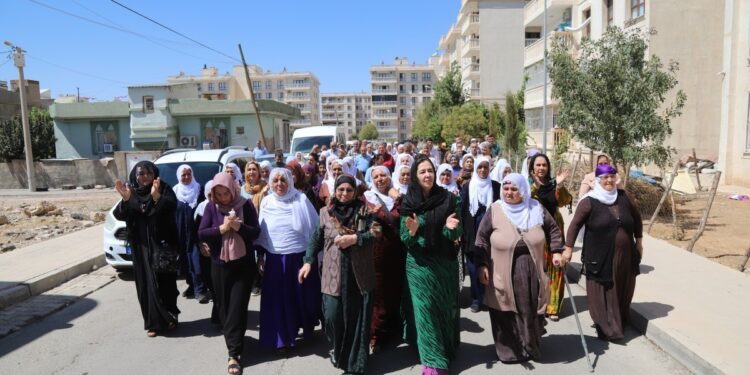 Bahaddin Ay için kurulan taziyeye kitlesel ziyaret