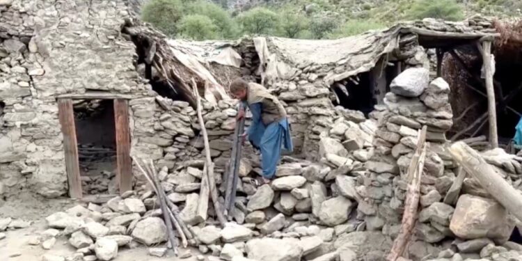 Afganistan’da can kayıpları 2 bin 200’ü aştı