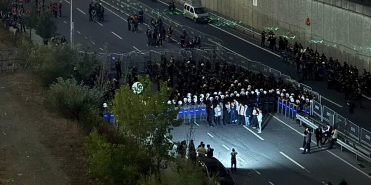 DEM Parti’den CHP’ye polis ablukasına tepki: Acil ihtiyaç demokrasi