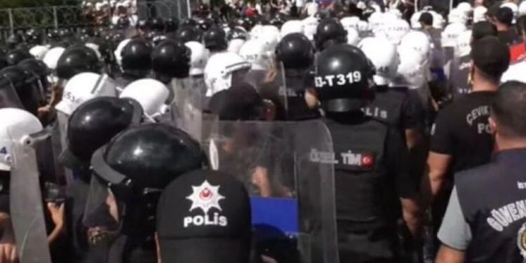 CHP İstanbul İl Başkanlığı’nda 10 gözaltı