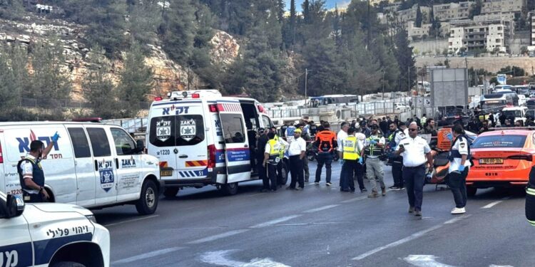 Kudüs’te otobüse saldırı: 4 ölü