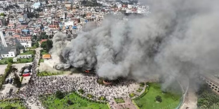 Nepal Başbakanı Sharma Oli istifa etti