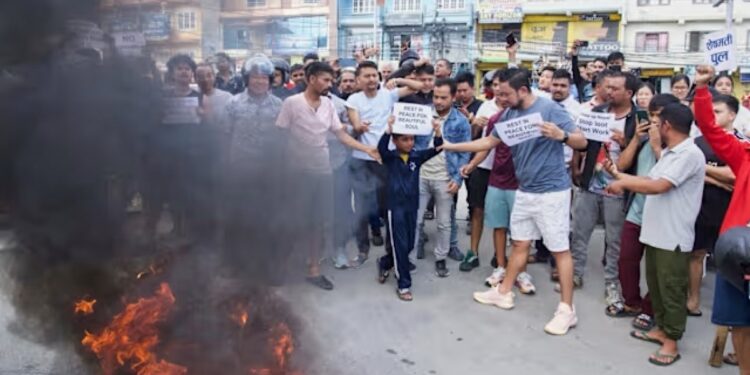 Nepal’de yasak ve yolsuzluklara karşı protesto sürüyor