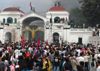 Nepal’de geçici hükümet için müzakere yapılacak