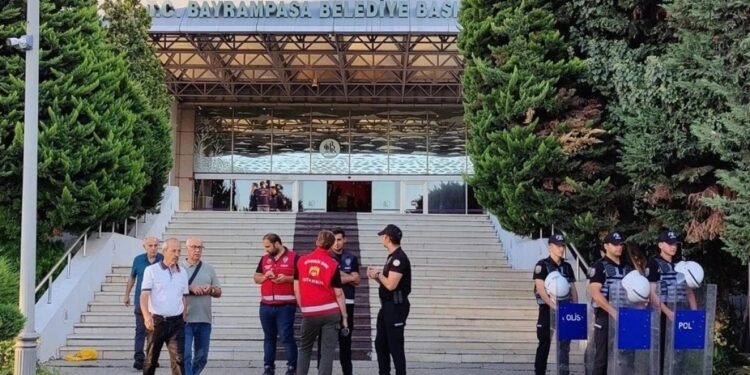 Bayrampaşa Belediyesi Başkanı dahil 20 kişi tutuklandı