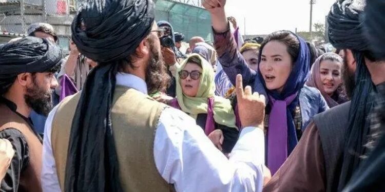 Taliban’dan bir yasak daha: Kadınların yazdığı kitaplar üniversitelerde yasaklandı