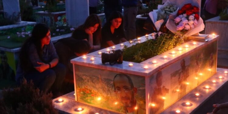 Gazeteci Seyid Evran mezarı başında anıldı