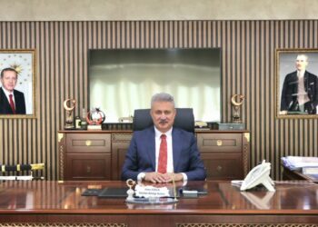 AKP’li belediye başkanı ‘rüşvetten’ tutuklandı