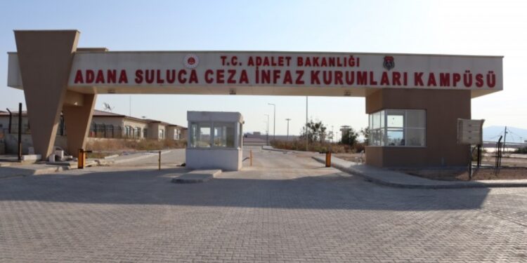 Tutsaklara kitap engeli: Kurum güvenliğini bozabilir