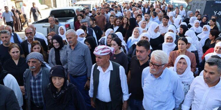 Adem Kurtay’ın taziyesine kitlesel ziyaret