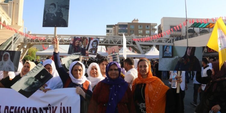 Riha mitinginde öne çıkan talepler: Eşitlik ve özgürlük