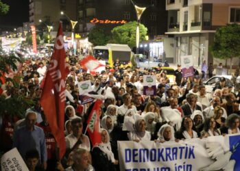 Wan’da barış yürüyüşü: Komisyon İmralı’ya gitsin